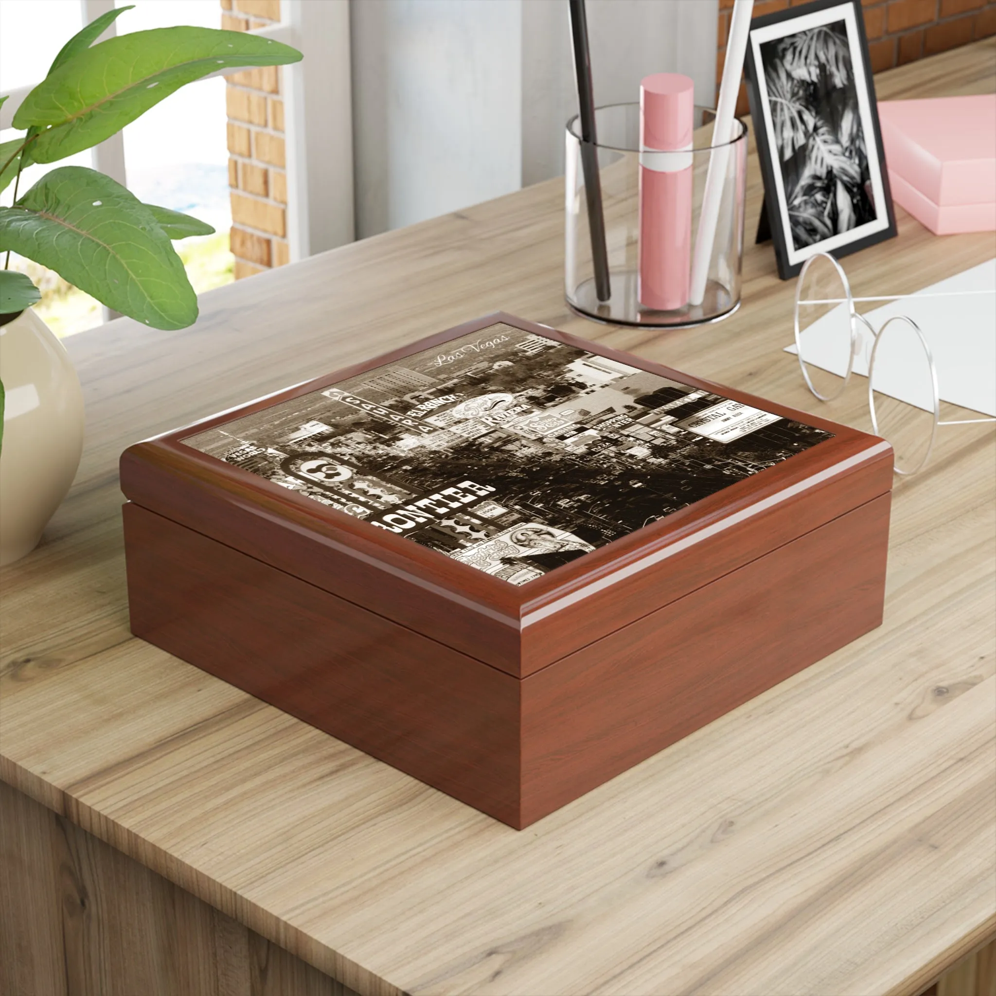 Las Vegas Nostalgia Keepsake Jewelry Box with Ceramic Tile Cover